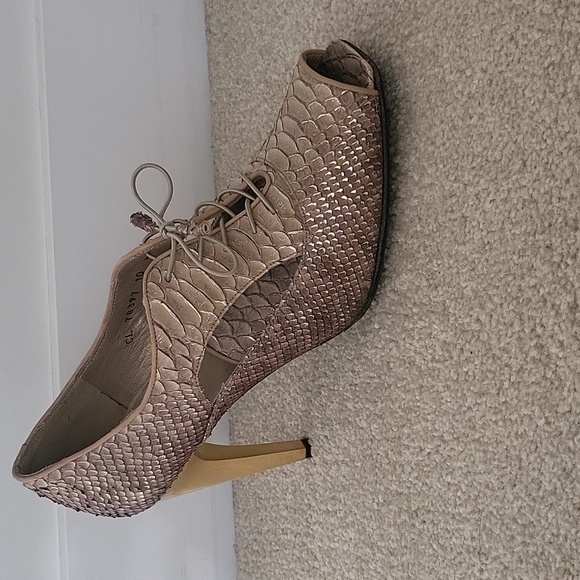 Gold pumps - Picture 1 of 2